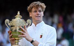 Jannik Sinner tiết lộ mẹ nhiều lần rời khán đài trong trận chung kết Wimbledon vì quá căng thẳng