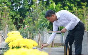 Thủ tướng dâng hương tưởng niệm các Anh hùng liệt sĩ tỉnh Lào Cai