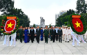 Tưởng nhớ các Anh hùng liệt sĩ, đồng bào đã hy sinh vì Tổ quốc