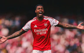 Arteta lo lắng với hàng thủ Arsenal