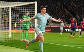 Vì sao Barcelona rất cần Julian Alvarez?