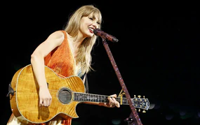 Taylor Swift - nhạc sĩ trẻ nhất trên Đại sảnh Danh vọng Nhạc sĩ Nashville