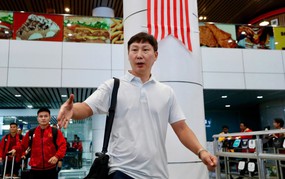 Tin nóng bóng đá Việt hôm nay 14/8: Đội tuyển Việt Nam tập buổi đầu tại Malaysia; Minh Vương 'từ chối' đá V-League