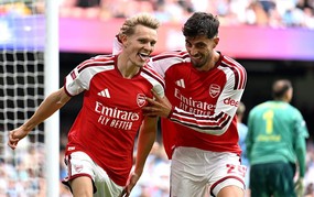 Arsenal có 'một mình một ngựa' ở Ngoại hạng Anh mùa này?