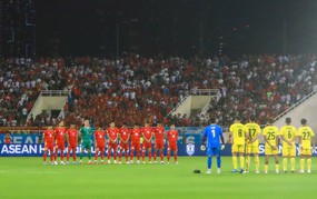 Phút mặc niệm xúc động dành cho HLV Phan Thanh Hùng trước trận Việt Nam vs Malaysia