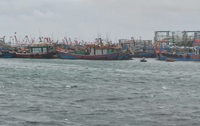 Bão số 4 giữ nguyên cường độ, hướng di chuyển, cách đặc khu Bạch Long Vĩ khoảng 90km