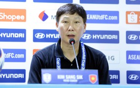 Báo Hàn: 'Phép thuật Kim Sang Sik có đà vượt qua cả huyền thoại Park Hang Seo'