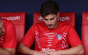 Atletico đang biến Alvarez thành con tin