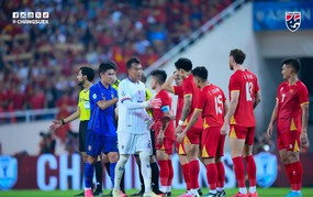 Hành động đẹp của cầu thủ Thái Lan sau khi nhận huy chương bạc ASEAN Cup 2026