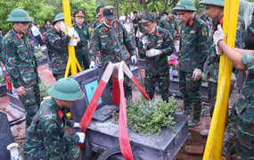 Hà Nội lấy mẫu hài cốt liệt sĩ để xác định danh tính tại Nghĩa trang Mai Dịch