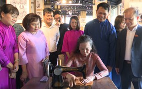 Festival Thăng Long Hà Nội: Những hiện vật bình dị kể về 'Nét Hà thành' tại Văn Miếu