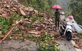 Mưa lớn gây sạt lở nhiều tuyến đường ở Lào Cai