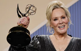 Jean Smart làm nên lịch sử giải Emmy với 5 lần liên tiếp thắng giải nhờ "Hacks"