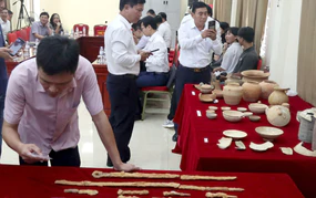 Phát hiện nhiều hiện vật quý trong 2 ngôi mộ cổ ở Nghệ An