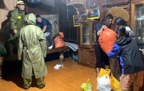 Theo dõi chặt chẽ mực nước các sông Bắc Bộ, Thanh Hóa, sơ tán người dân đến nơi an toàn