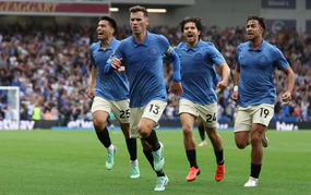 Arsenal thua trận đầu tiên ở Premier League mùa này, Man City có cơ hội bứt lên
