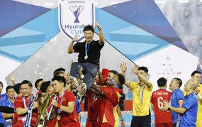 Báo Hàn gọi Kim Sang Sik là 'Vua bóng đá Việt Nam', chinh phục FIFA ASEAN Cup