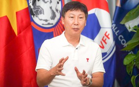 Báo Hàn Quốc: HLV Kim Sang Sik săn danh hiệu thứ 5 cùng bóng đá Việt Nam