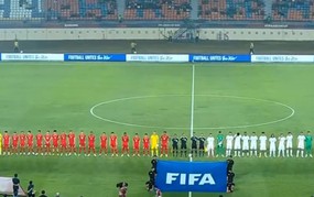 Vì sao cả đội Việt Nam hát quốc ca, chứ không chỉ 11 cầu thủ đá chính? 
