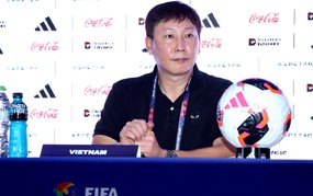 HLV Kim Sang Sik nhận trách nhiệm sau trận thua Thái Lan