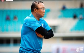 HLV Park Hang Seo ra tối hậu thư ở Kanchaburi: 'Không theo kịp sẽ khó trụ lại'