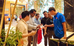 Đội tuyển Việt Nam tới Jakarta, dồn sức cho trận gặp Pakistan