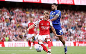 Điểm nhấn Premier League: MU trả giá vì hàng thủ, Arsenal thị uy sức mạnh của nhà vô địch