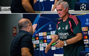 Mourinho được tặng món quà đặc biệt trong buổi họp báo của Real, khiến fan Barca nóng mắt