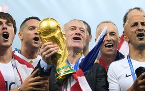 Deschamps tiết lộ bí quyết vô địch thế giới; Dalic ấm ức vì quả 11m tranh cãi