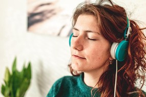 Ứng dụng tạo nhạc Suno bị kiện vi phạm bản quyền