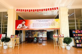 Trưng bày thông tin, giới thiệu sách chào mừng Đại hội XIV của Đảng