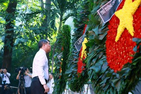 Lễ viếng, lễ truy điệu và an táng hài cốt liệt sĩ được tìm kiếm, quy tập tại công viên Lê Thị Riêng
