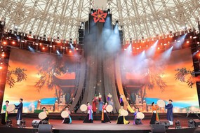 Chương trình "Sắc Xuân Bính Ngọ 2026" tại Hội chợ Mùa Xuân thu hút giới trẻ