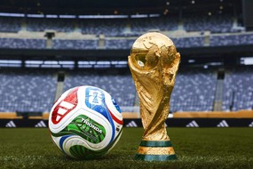 Thơ World Cup: Tình yêu bóng đá lạ kỳ