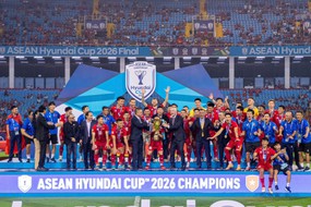 Báo Hàn Quốc: 'Phép thuật Kim Sang Sik' đưa bóng đá Việt Nam viết trang sử mới