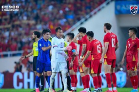 Hành động đẹp của cầu thủ Thái Lan sau khi nhận huy chương bạc ASEAN Cup 2026
