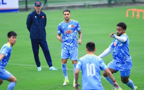 Hoàng Hên: Áo đội tuyển Việt Nam rất đẹp, tôi rất tự hào