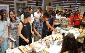 “Hơi thở màu nước” - Khi nghệ thuật bước vào không gian chữa lành