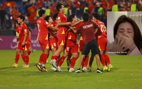 Hòa Minzy bật khóc vì U23 Việt Nam: 'Quá xúc động, quá kiên cường, quá quả cảm'
