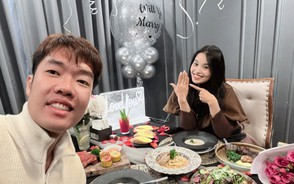 Tay vợt cầu lông hàng đầu Việt Nam chào năm mới bằng lời cầu hôn cực lãng mạn với hotgirl cung thủ