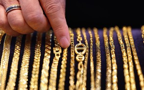 Giá vàng châu Á tăng mạnh sau biến động tại Venezuela