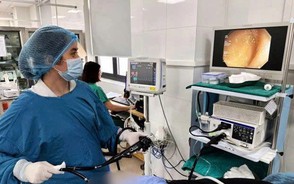 Phát hiện sán dây bò dài 70 cm khi nội soi đại trực tràng