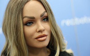 Mỹ đối mặt nhiều trở ngại trong cuộc đua sản xuất robot hình người
