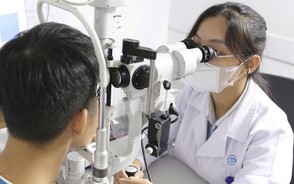 Bé trai 5 tuổi được phẫu thuật lác mắt thành công trước thềm năm học mới