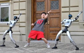 Robot "so tài" cùng con người tại America's Got Talent