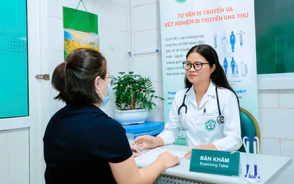 Nữ bác sĩ Bệnh viện Bạch Mai trở thành Đại sứ Quỹ điều trị ung thư quốc tế