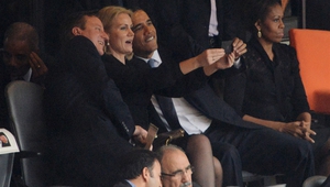 Sự kiện Obama chụp ảnh 'tự sướng' trong lễ tang Mandela: Một trào lưu khó cưỡng?