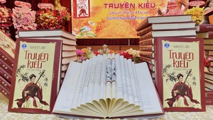 Giới thiệu bản Truyện Kiều đặc biệt với phân đoạn và chú giải khoa học, dễ hiểu