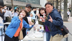 Đóng góp ý kiến cho văn kiện Đại hội XIV: Người Việt Nam ở nước ngoài - Sứ giả văn hóa, cầu nối phát triển và hội nhập