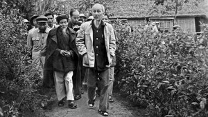 Công lao của Chủ tịch Hồ Chí Minh với dân tộc ta như non cao, biển rộng